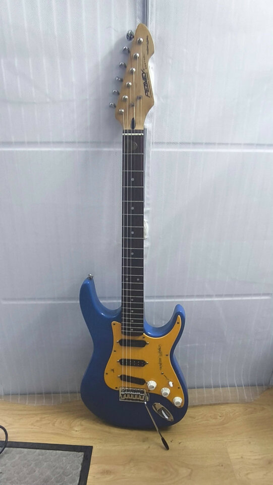 Guitarra eléctrica Peavey Raptor (1997) – Mejorada con Seymour Duncan + funda incluida