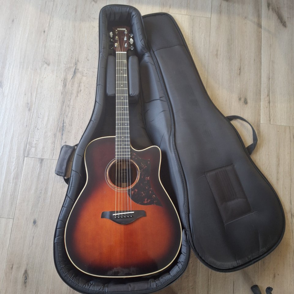 Yamaha A3M ARE TBS - Guitarra electroacústica
