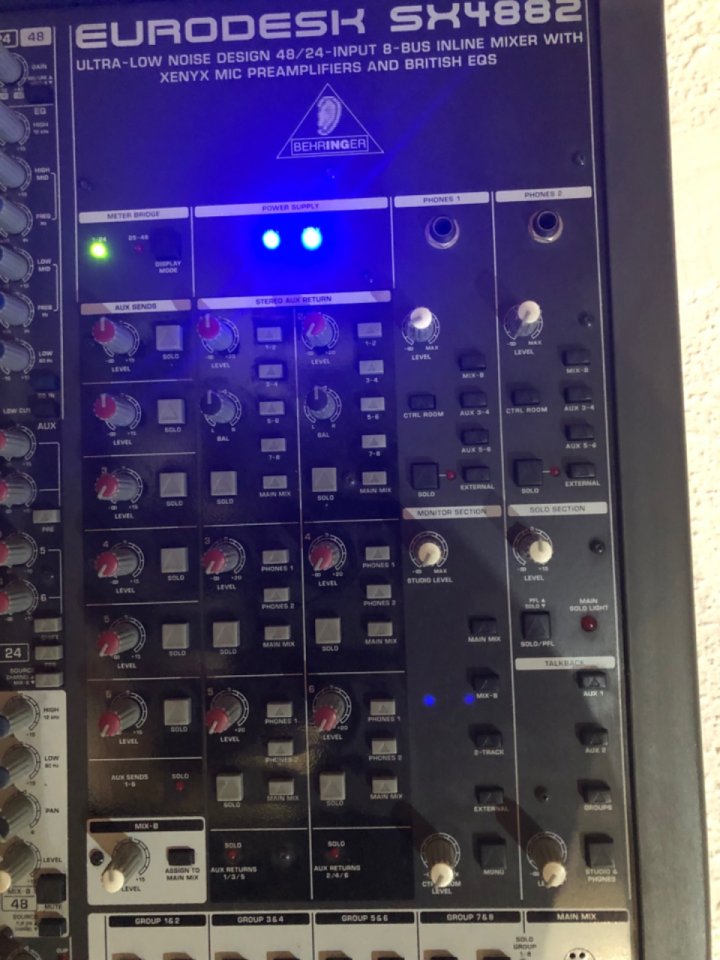 Mesa Behringer SX 4882 (leer bien el anuncio) de segunda mano · Foto 3 de 5 · Barcelona · 100 €