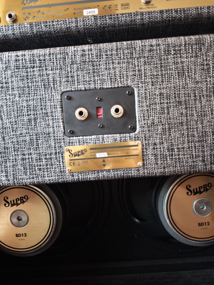 Supro 1696RTH Black Magick Reverb + Extension cab 212 de segunda mano · Foto 3 de 5 · Pontevedra · 1200 €