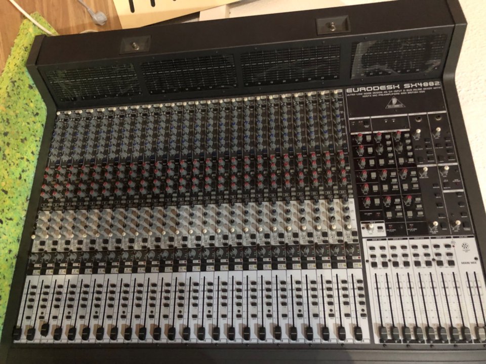 Mesa Behringer SX 4882 (leer bien el anuncio) de segunda mano · Foto 4 de 5 · Barcelona · 100 €