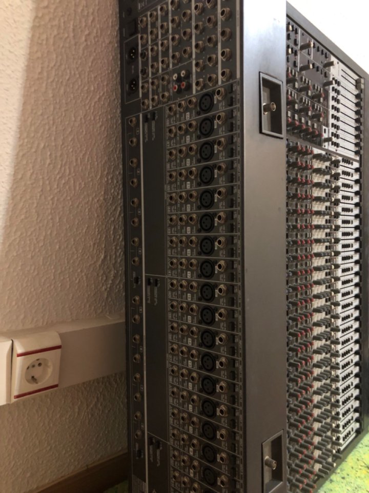 Mesa Behringer SX 4882 (leer bien el anuncio) de segunda mano · Foto 5 de 5 · Barcelona · 100 €