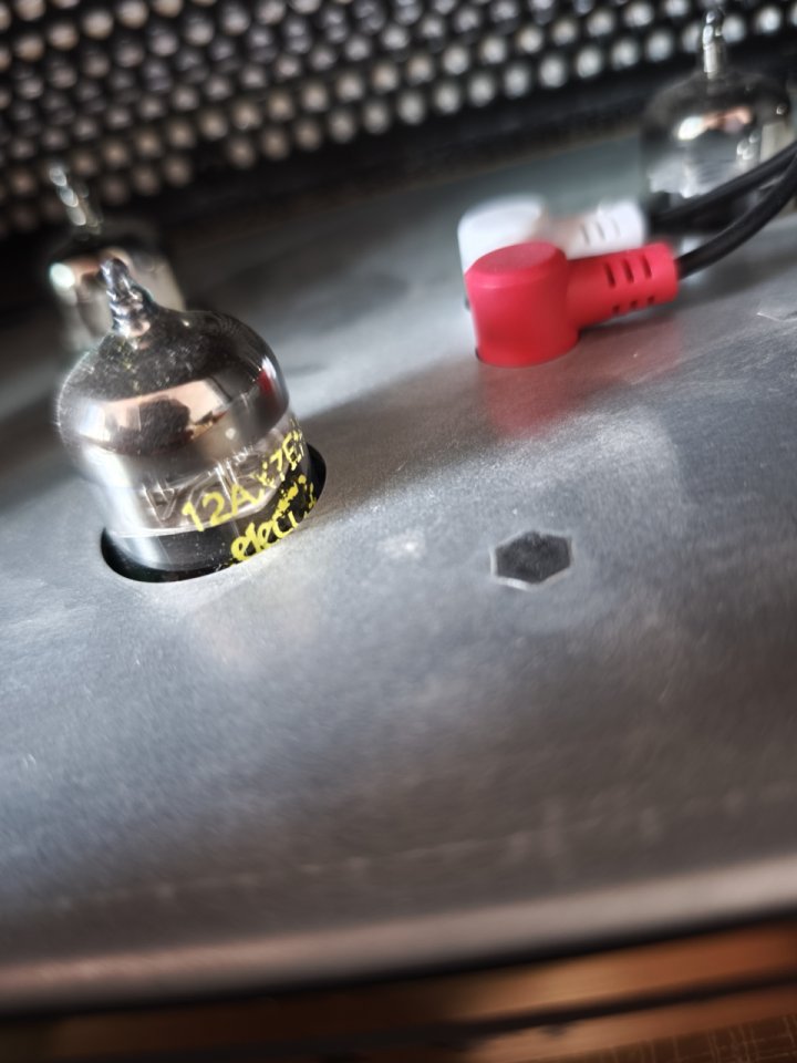 Supro 1696RTH Black Magick Reverb + Extension cab 212 de segunda mano · Foto 5 de 5 · Pontevedra · 1200 €