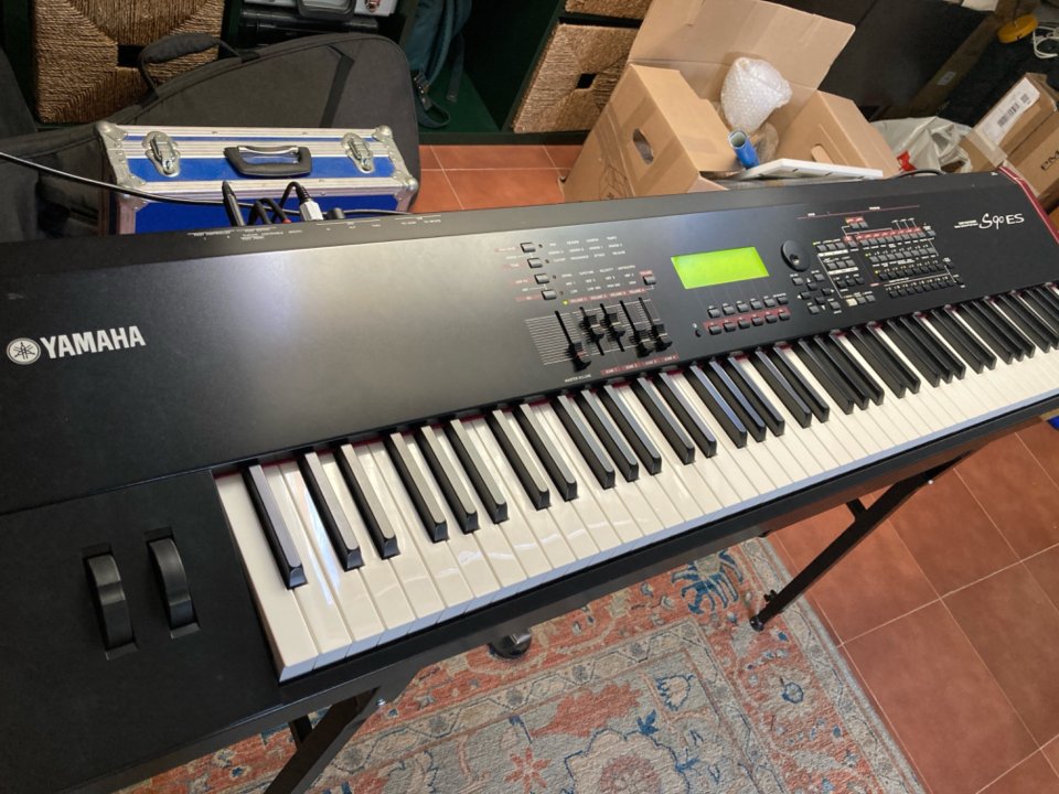 Piano Yamaha S90ES