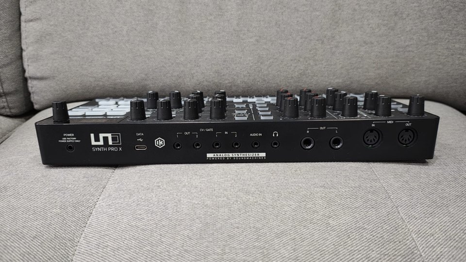 IK Multimedia Uno Synth Pro-X