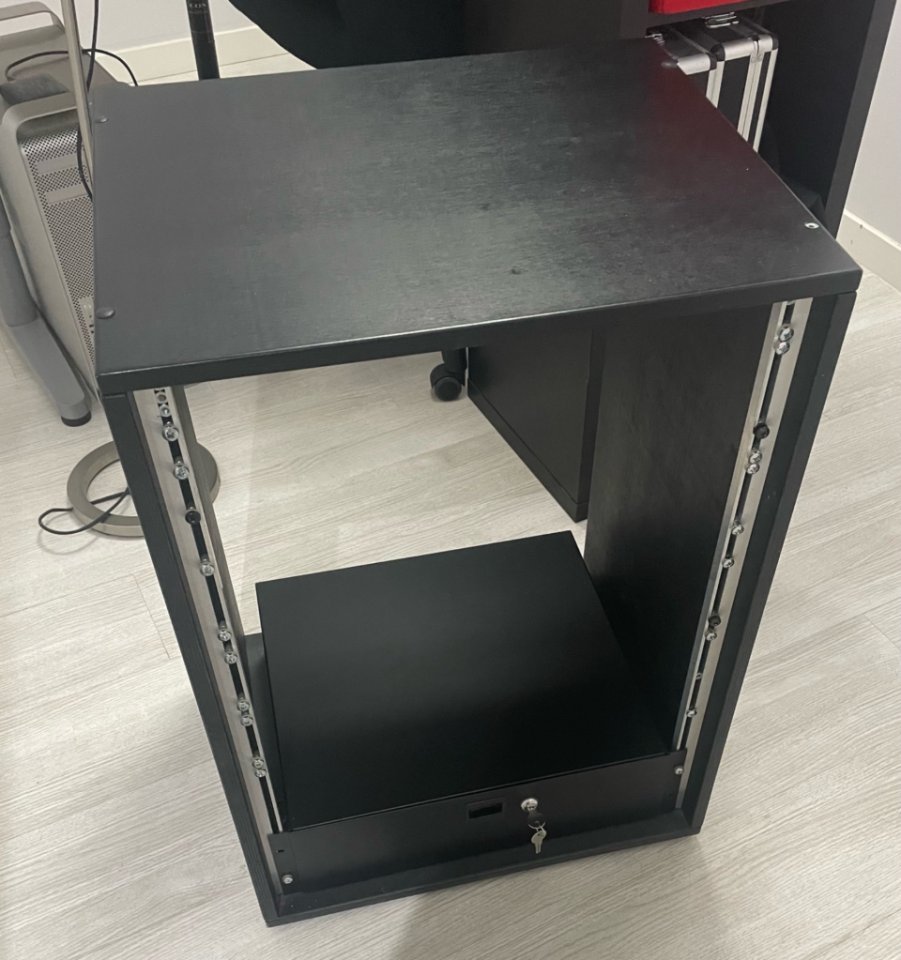 Mueble crack negro con cajonera de segunda mano · Foto 3 de 4 · Madrid · 60 €