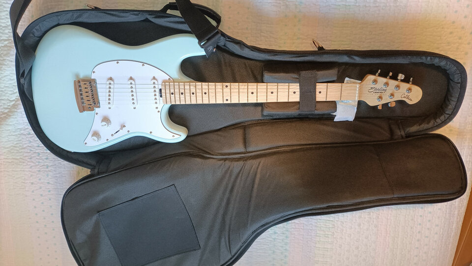 Sterling Cutlass CT30 SSS