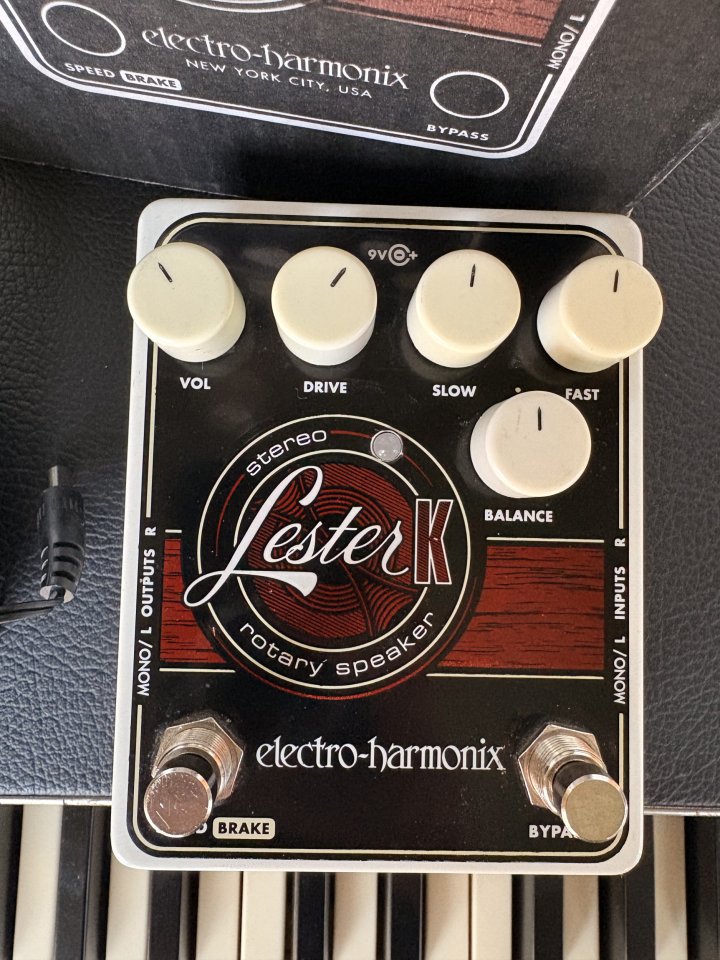Pedal efecto Leslie EHX Lester K