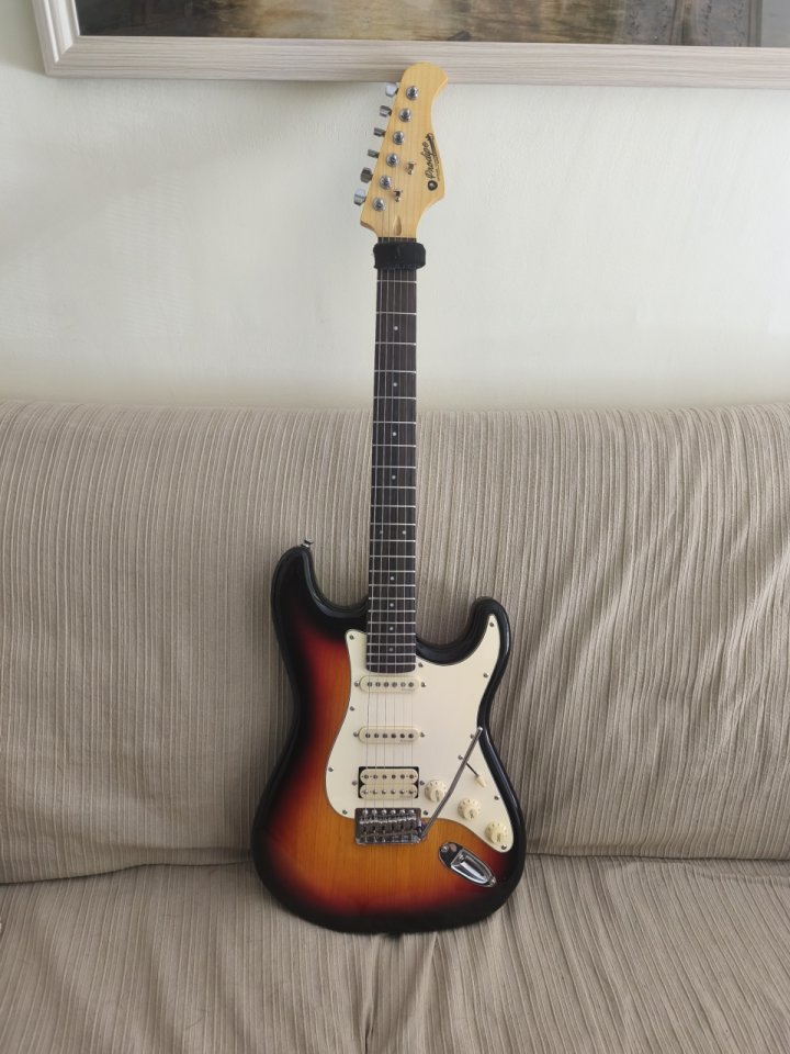 Prodipe ST83 Stratocaster de segunda mano · Foto 1 de 2 · Madrid · 135 €