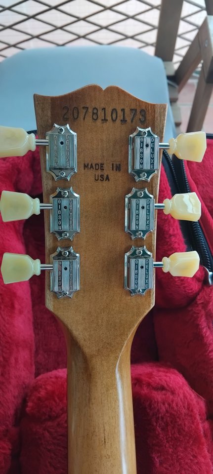 Gibson Les Paul Tribute + Ampl Marshall V80 valvestate de segunda mano · Foto 6 de 8 · Barcelona · 1200 €