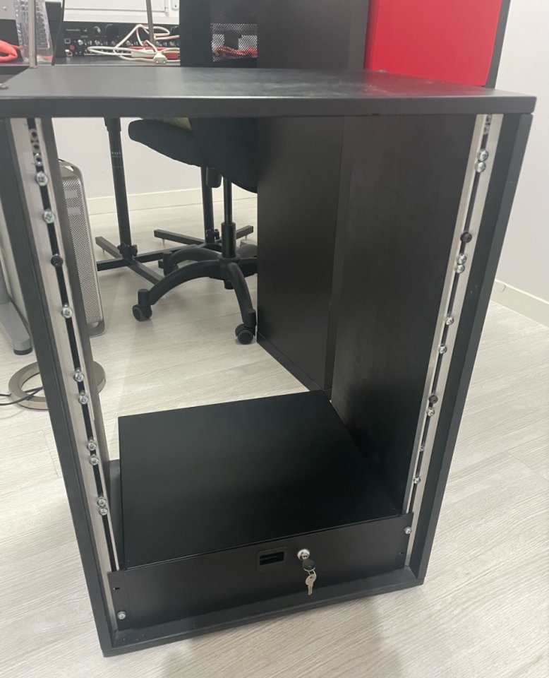 Mueble crack negro con cajonera de segunda mano · Foto 4 de 4 · Madrid · 60 €