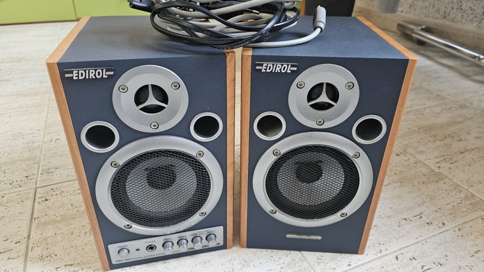 Monitores de Estudio Edirol MA-15D (Roland) — Altavoces Estéreo Activos