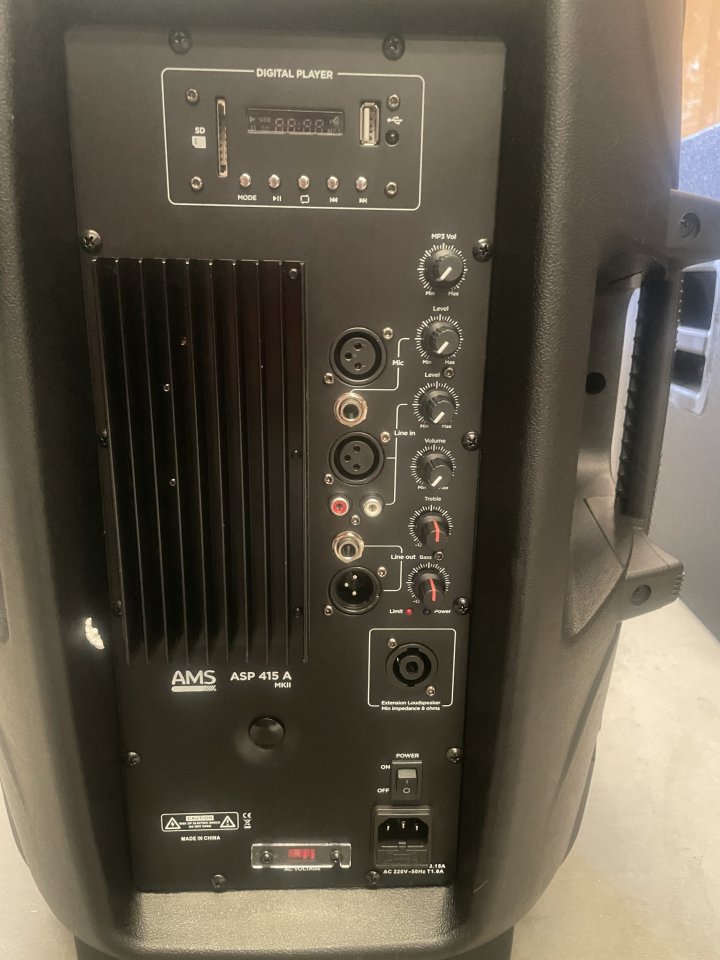 Altavoz 400W de segunda mano · Foto 2 de 6 · Granada · 170 €