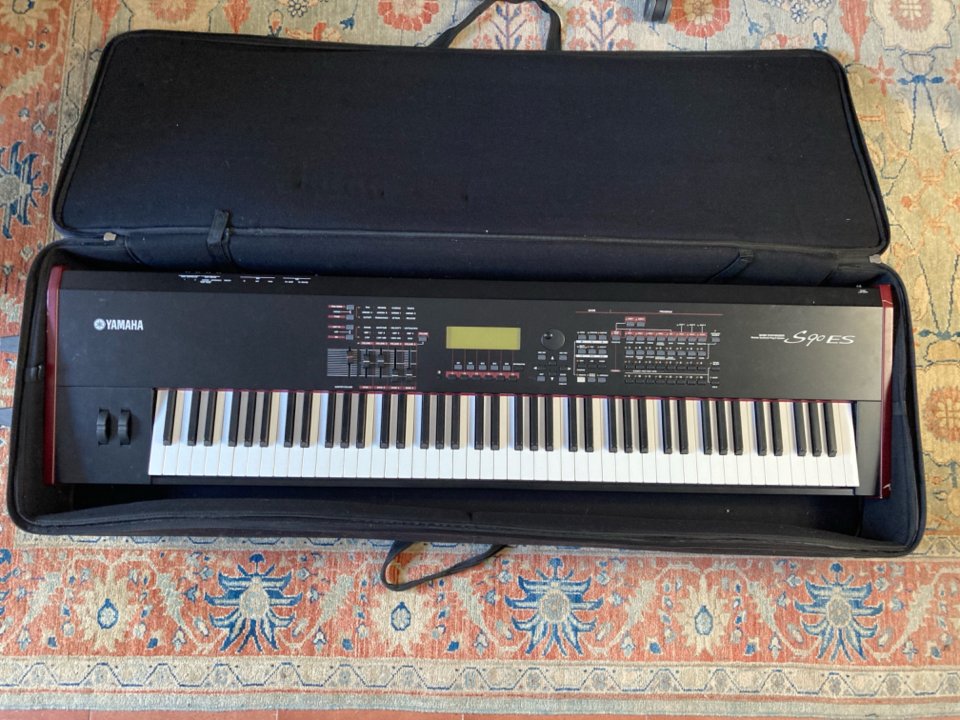 Piano Yamaha S90ES