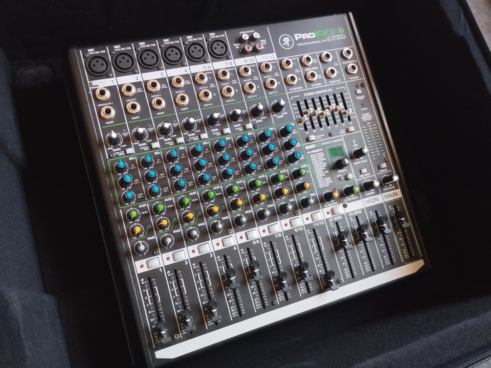 MACKIE ProFX12 V2 mixer de segunda mano · Foto 1 de 7 · Alicante · 200 €