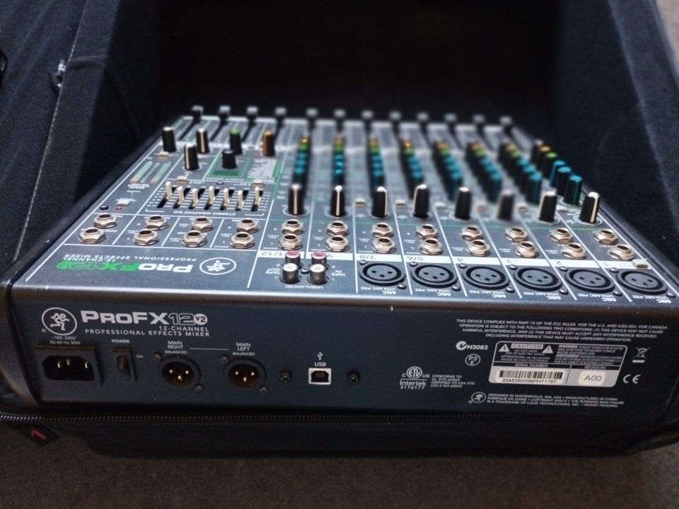 MACKIE ProFX12 V2 mixer de segunda mano · Foto 2 de 7 · Alicante · 200 €