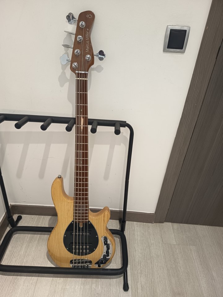 Bajo eléctrico Marcus Miller Z7 de segunda mano · Foto 2 de 3 · Valencia · 500 €