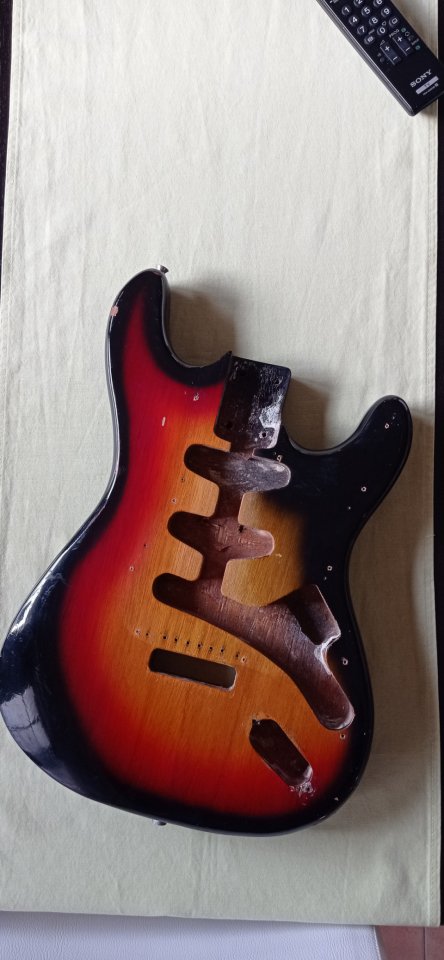 Cuerpo de guitarra antigua relic de segunda mano · Foto 1 de 2 · Cuenca · 50 €
