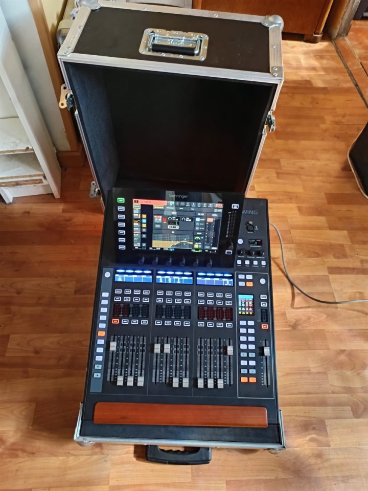 BEHRINGER WING COMPACT