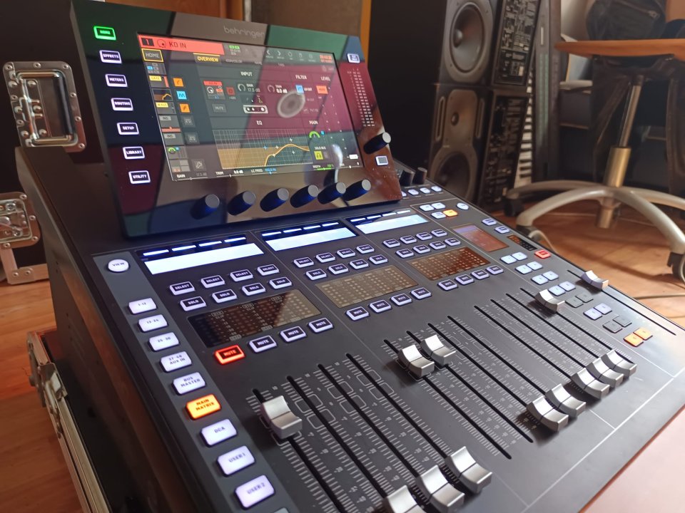 BEHRINGER WING COMPACT