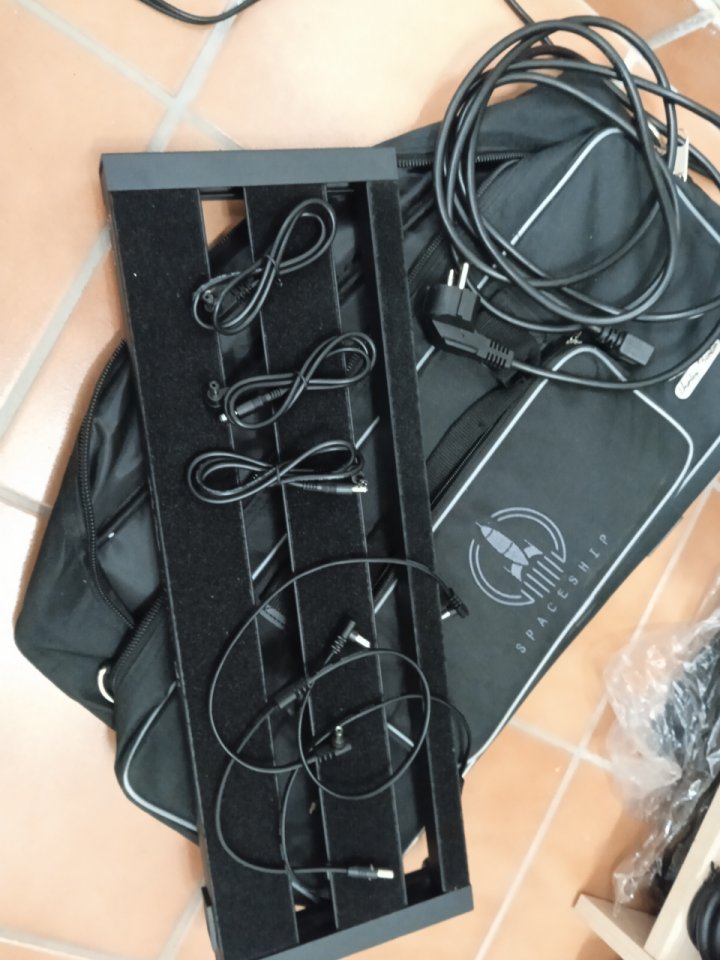 Harley Benton spaceship power 50M de segunda mano · Foto 1 de 8 · Valencia · 90 €