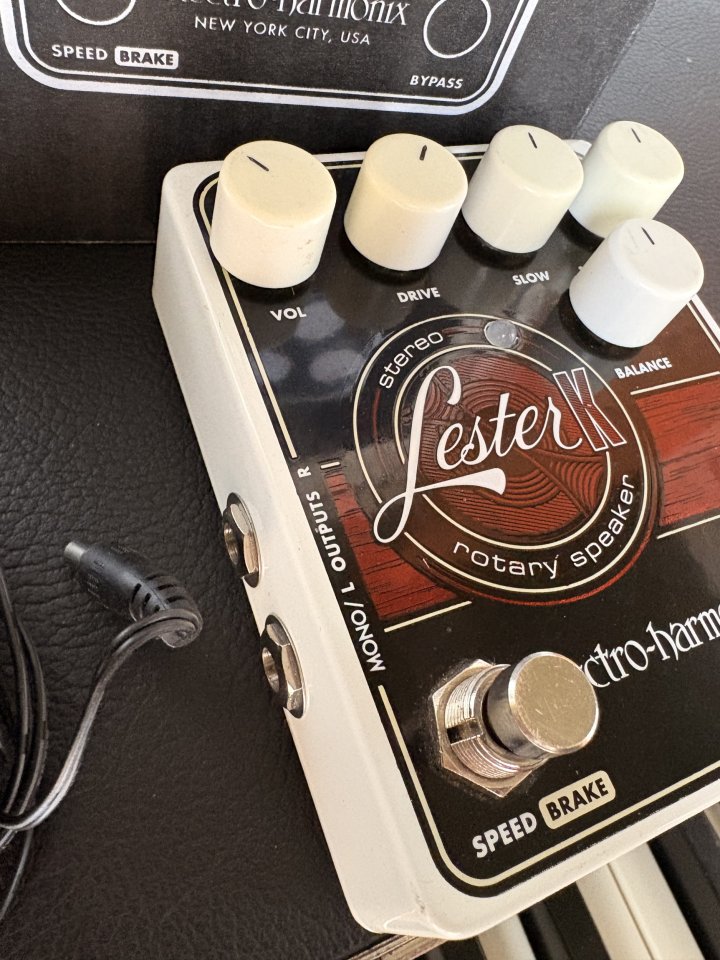 Pedal efecto Leslie EHX Lester K