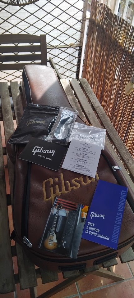 Gibson Les Paul Tribute + Ampl Marshall V80 valvestate de segunda mano · Foto 7 de 8 · Barcelona · 1200 €