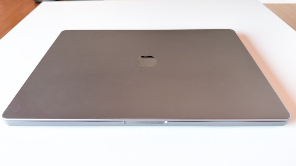 MacBook Pro 16" M2 Pro 12CPU 19GPU 16GB RAM 1TB