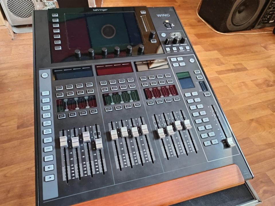 BEHRINGER WING COMPACT