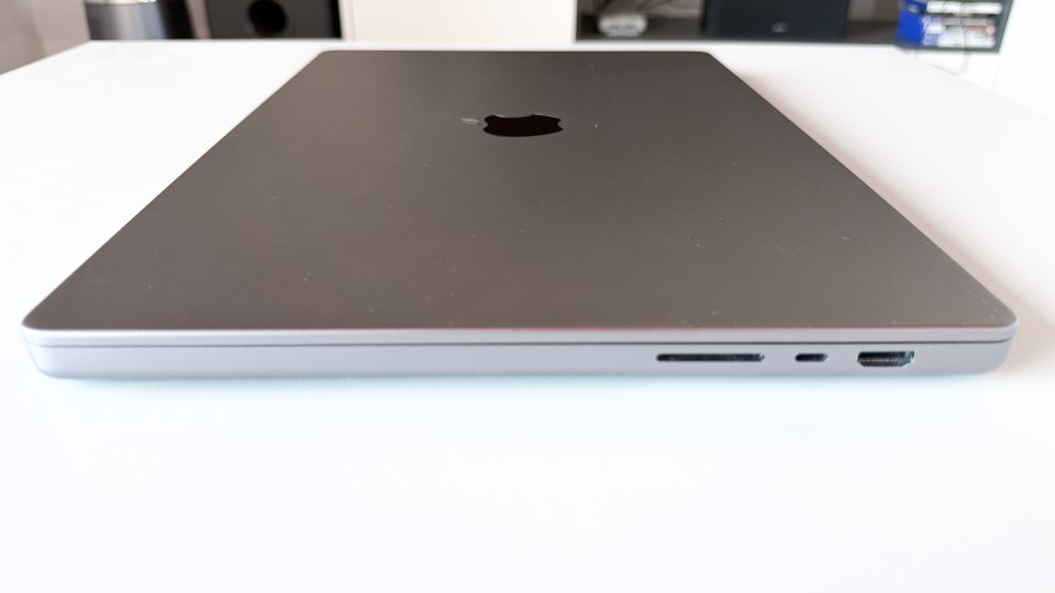 MacBook Pro 16" M2 Pro 12CPU 19GPU 16GB RAM 1TB