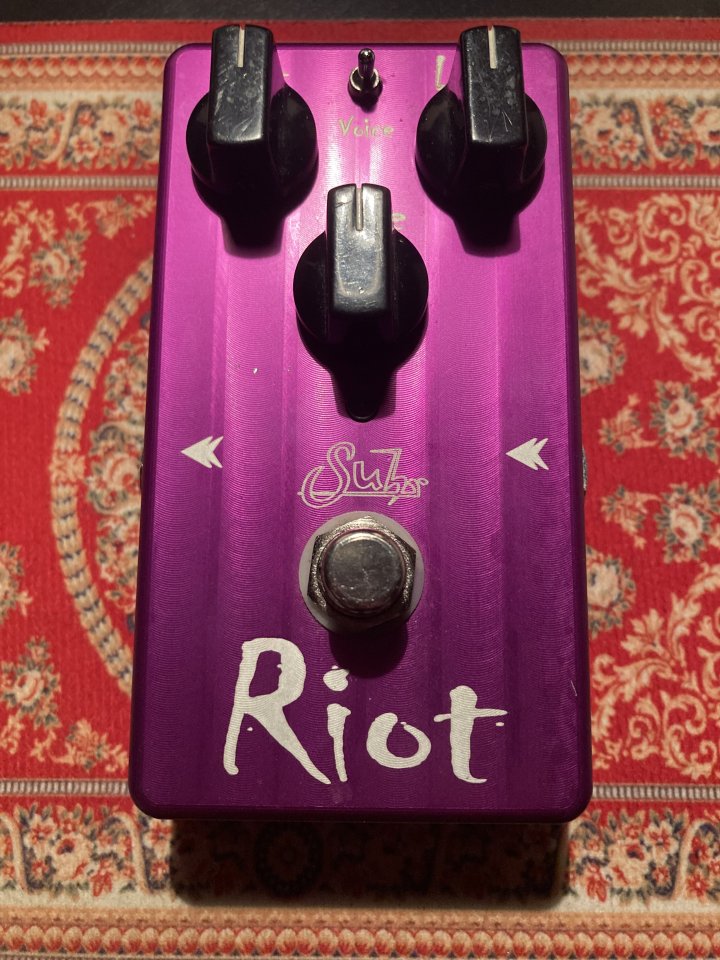 Suhr Riot V1
