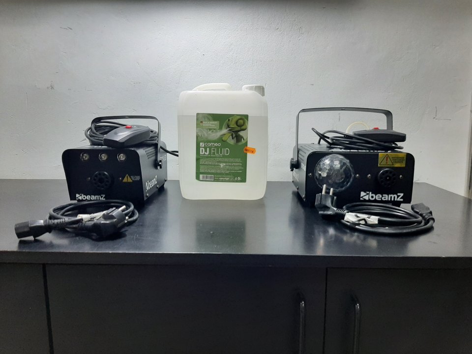2 Máquinas de humo + GARRAFA REGALO de segunda mano · Foto 1 de 2 · Alicante · 79 €