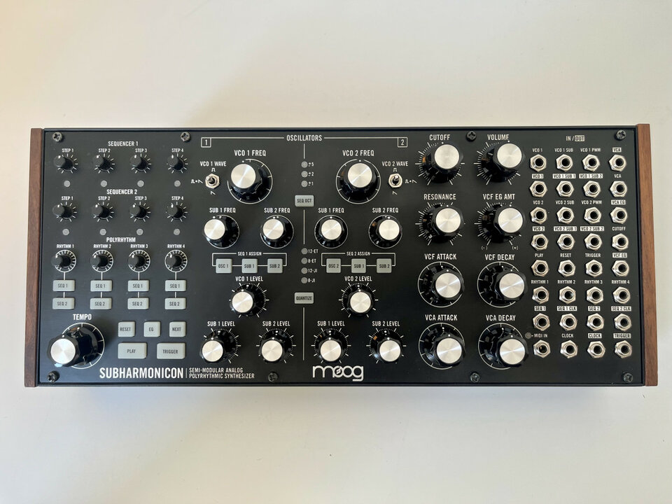 Moog Subharmonicon como nuevo