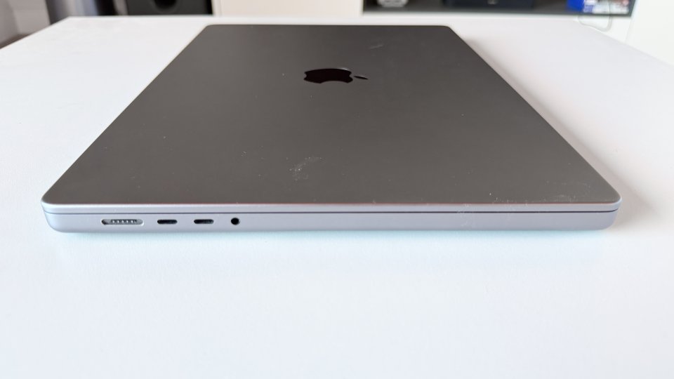 MacBook Pro 16" M2 Pro 12CPU 19GPU 16GB RAM 1TB