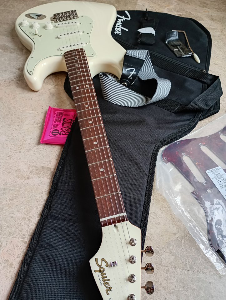 Squier by Fender Stratocaster Classic Vibe 60s Special Run de segunda mano · Foto 5 de 9 · Badajoz · 460 €