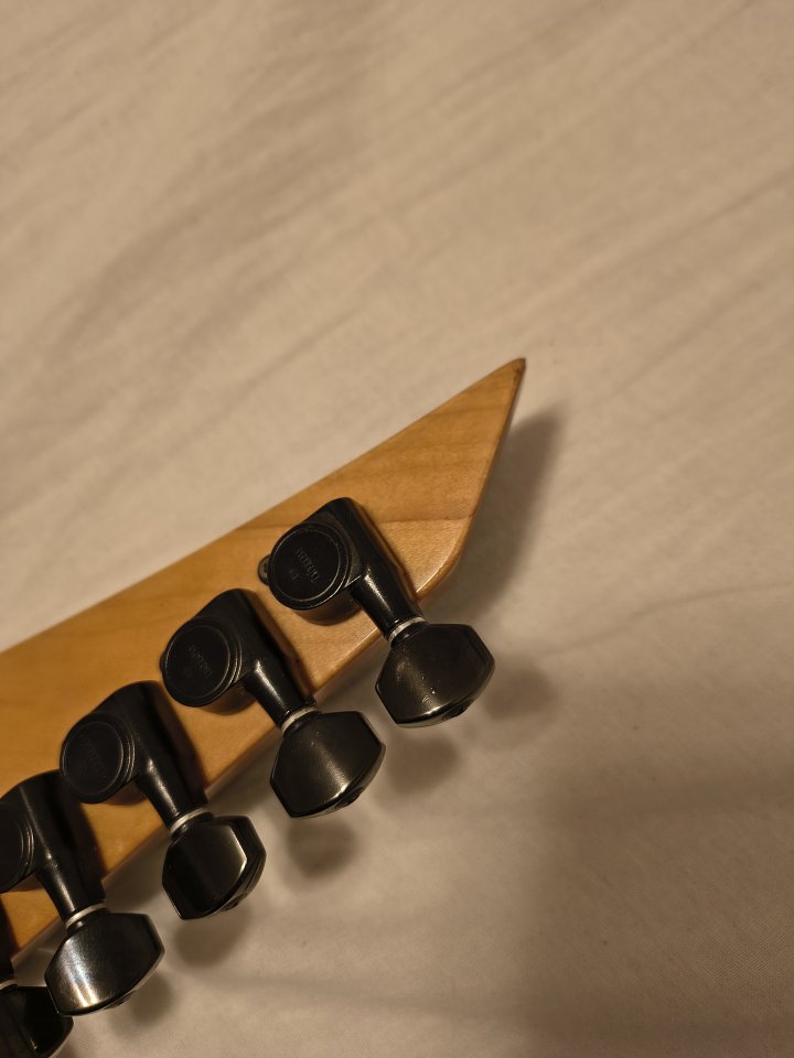 Mástil Charvel Jackson MIJ 84-85 excelente estado.