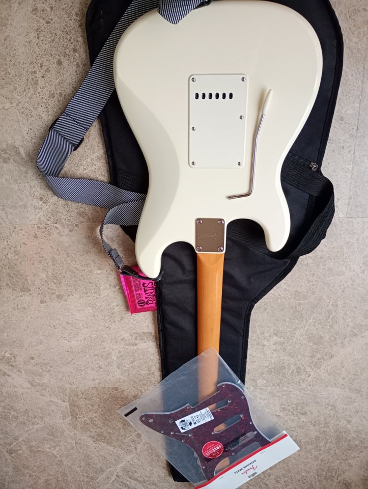 Squier by Fender Stratocaster Classic Vibe 60s Special Run de segunda mano · Foto 6 de 9 · Badajoz · 460 €