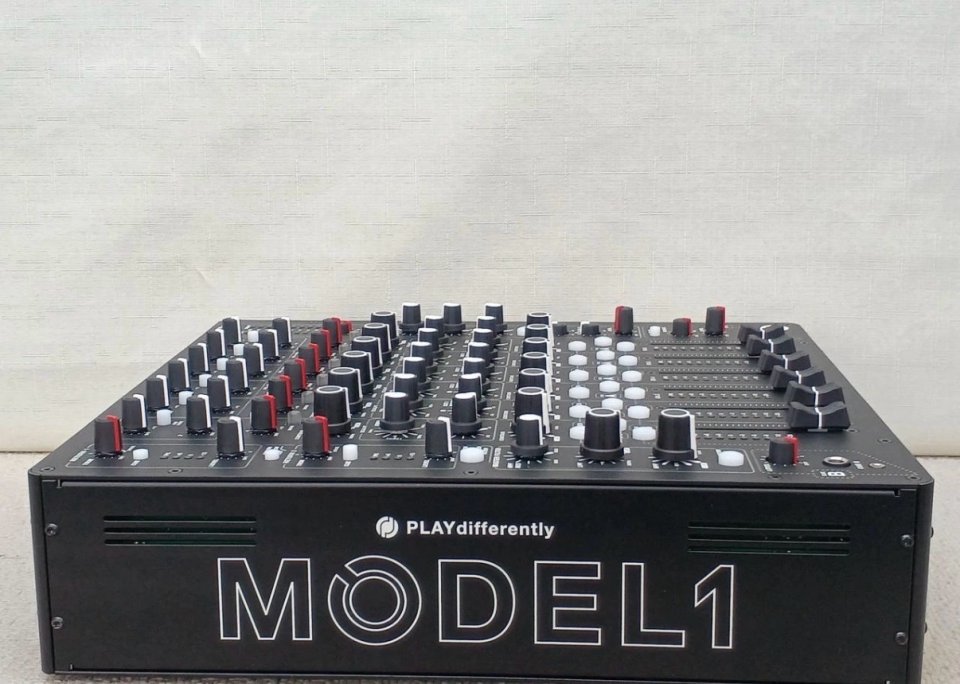 Mixer Model 1 Playdiffently de segunda mano · Foto 4 de 10 · Badajoz · 2450 €