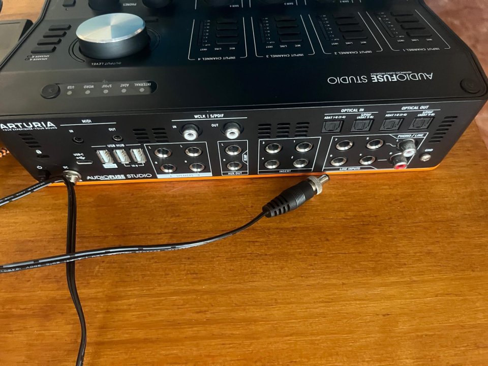 Interface y convertidor Arturia de segunda mano · Foto 2 de 5 · Barcelona · 450 €