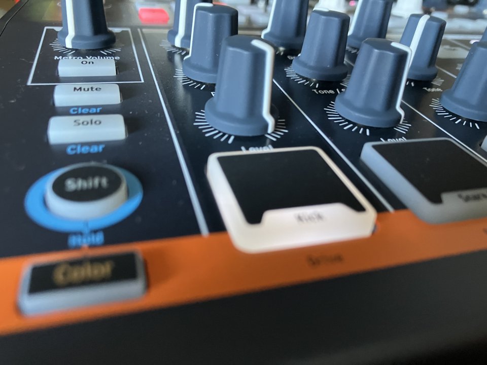 Arturia DrumBrute Impact drum machine como nueva