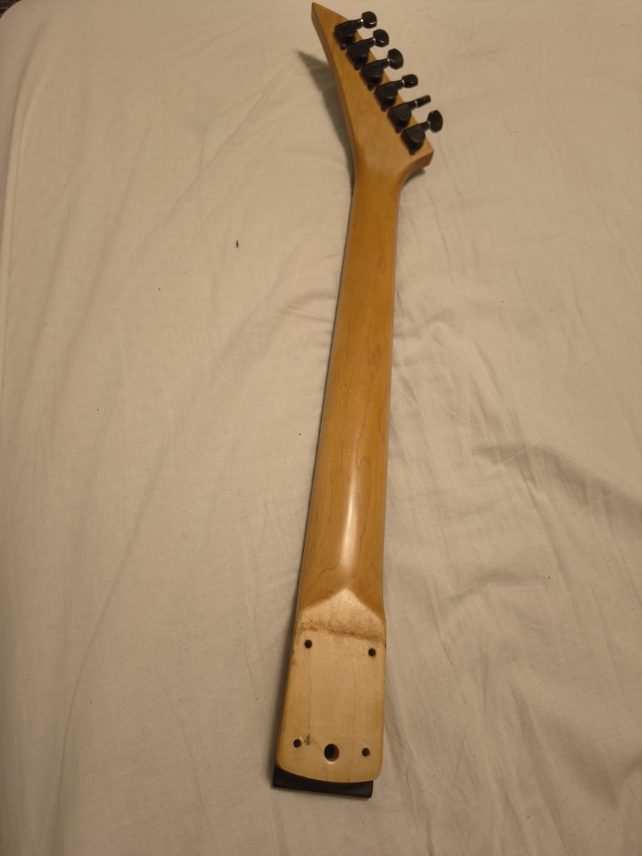 Mástil Charvel Jackson MIJ 84-85 excelente estado.