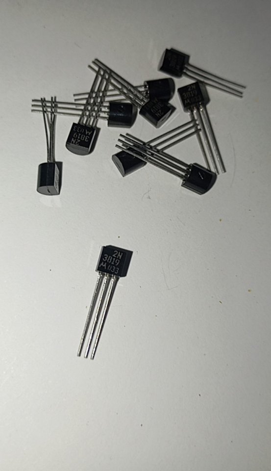 10 Transistores JFET 2N3819 Motorola (NOS) de segunda mano · Foto 1 de 2 · Barcelona · 1 €