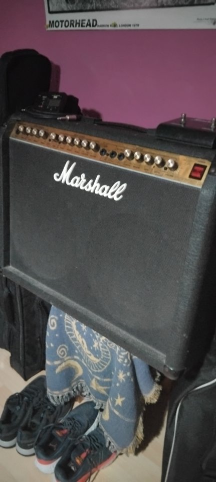 Gibson Les Paul Tribute + Ampl Marshall V80 valvestate de segunda mano · Foto 8 de 8 · Barcelona · 1200 €