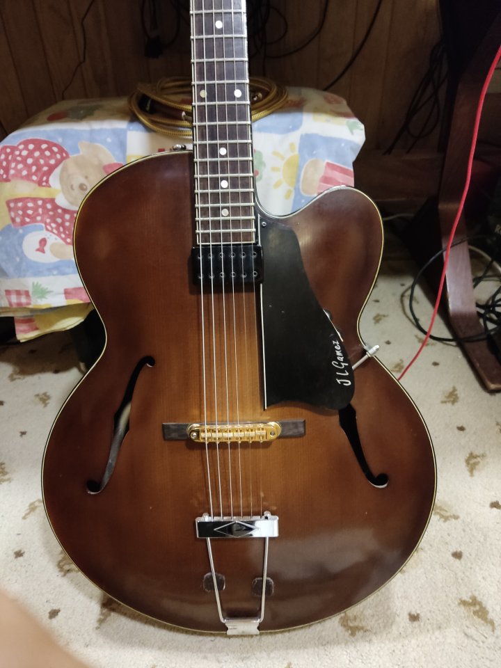 2009 Slaman DS 375 archtop jazz box