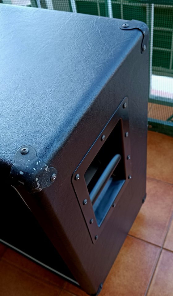 Pantalla Harley Benton G212 Vintage, con 2 Celestion Vintage 30 G12 de segunda mano · Foto 3 de 8 · Madrid · 175 €