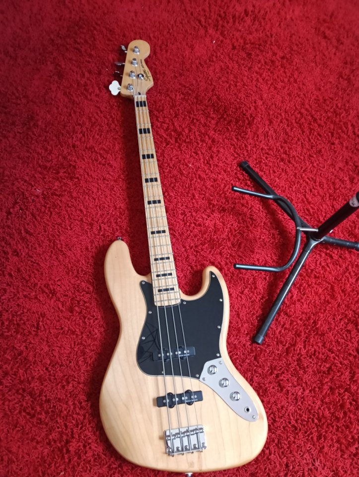 Jazz bass squier 70 de segunda mano · Foto 1 de 4 · León · 280 €