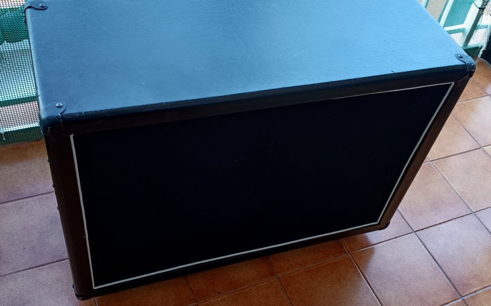 Pantalla Harley Benton G212 Vintage, con 2 Celestion Vintage 30 G12 de segunda mano · Foto 5 de 8 · Madrid · 175 €