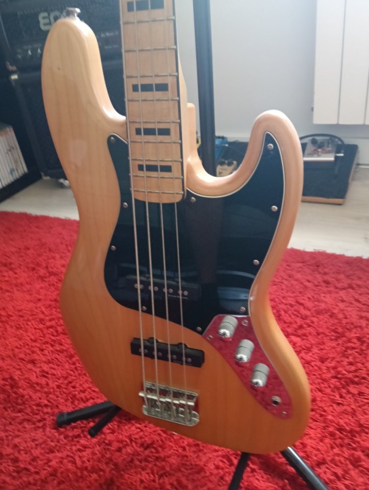 Jazz bass squier 70 de segunda mano · Foto 2 de 4 · León · 280 €