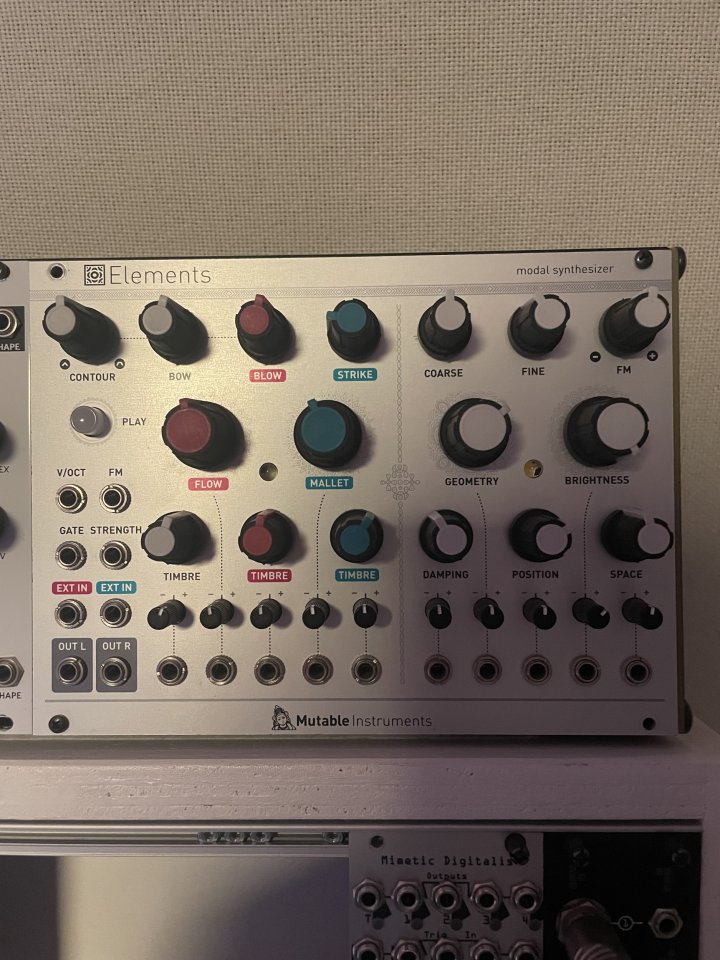 Mutable Instruments Elements de segunda mano · Foto 1 de 3 · Barcelona · 600 €