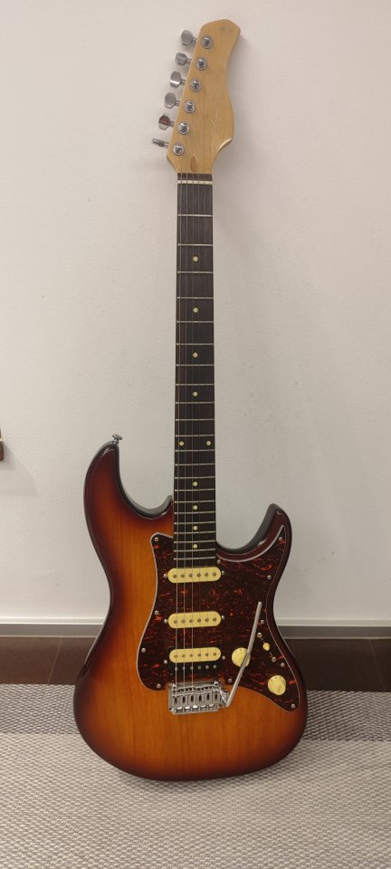 Sire Larry Carlton S3 Sunburst de segunda mano · Foto 1 de 9 · A Coruña · 260 €